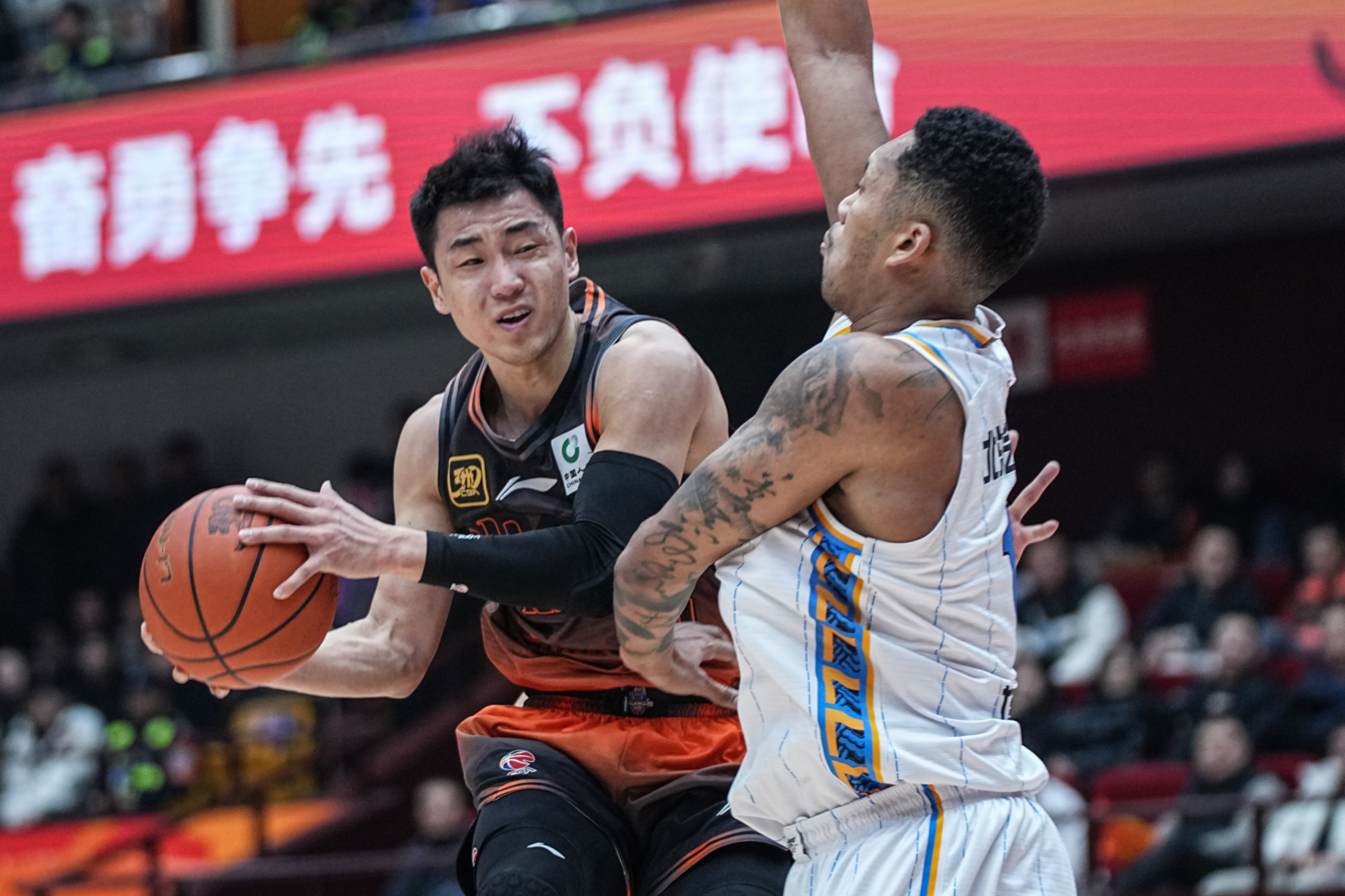 包含意甲赛程吃紧，山东男篮关键时刻复出首秀，压力陡增，球队文化再被提及的词条